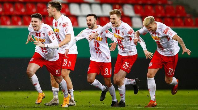 世界杯官方直播app-场上即将进入“卡塔尔时间”，场下跟图赫尔抢中卫